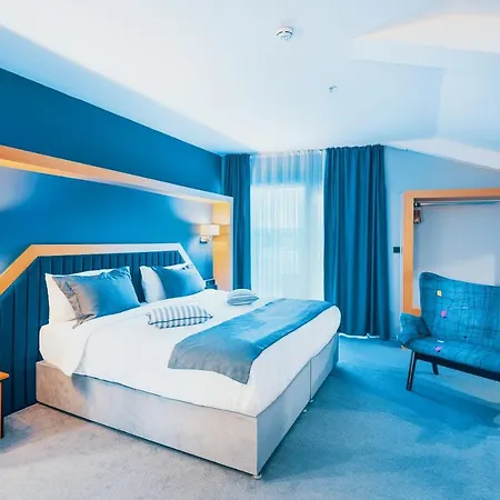 Hotel Roof 264 &