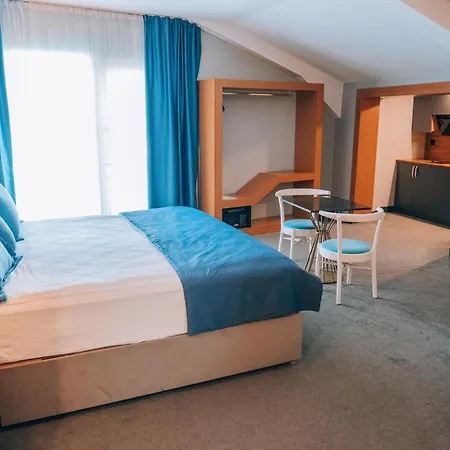 Hotel Roof 264 & 3*