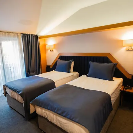 Hotel Roof 264 & 3*