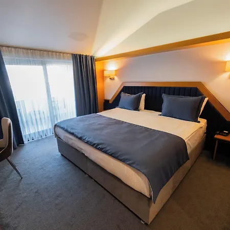 Hotel Roof 264 &