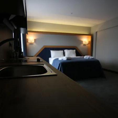 Hotel Roof 264 &