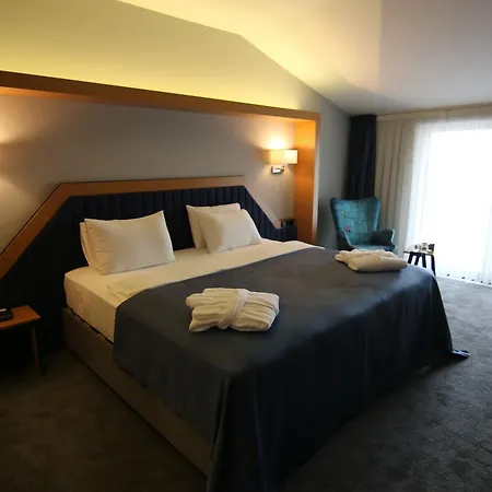 Hotel Roof 264 & 3*